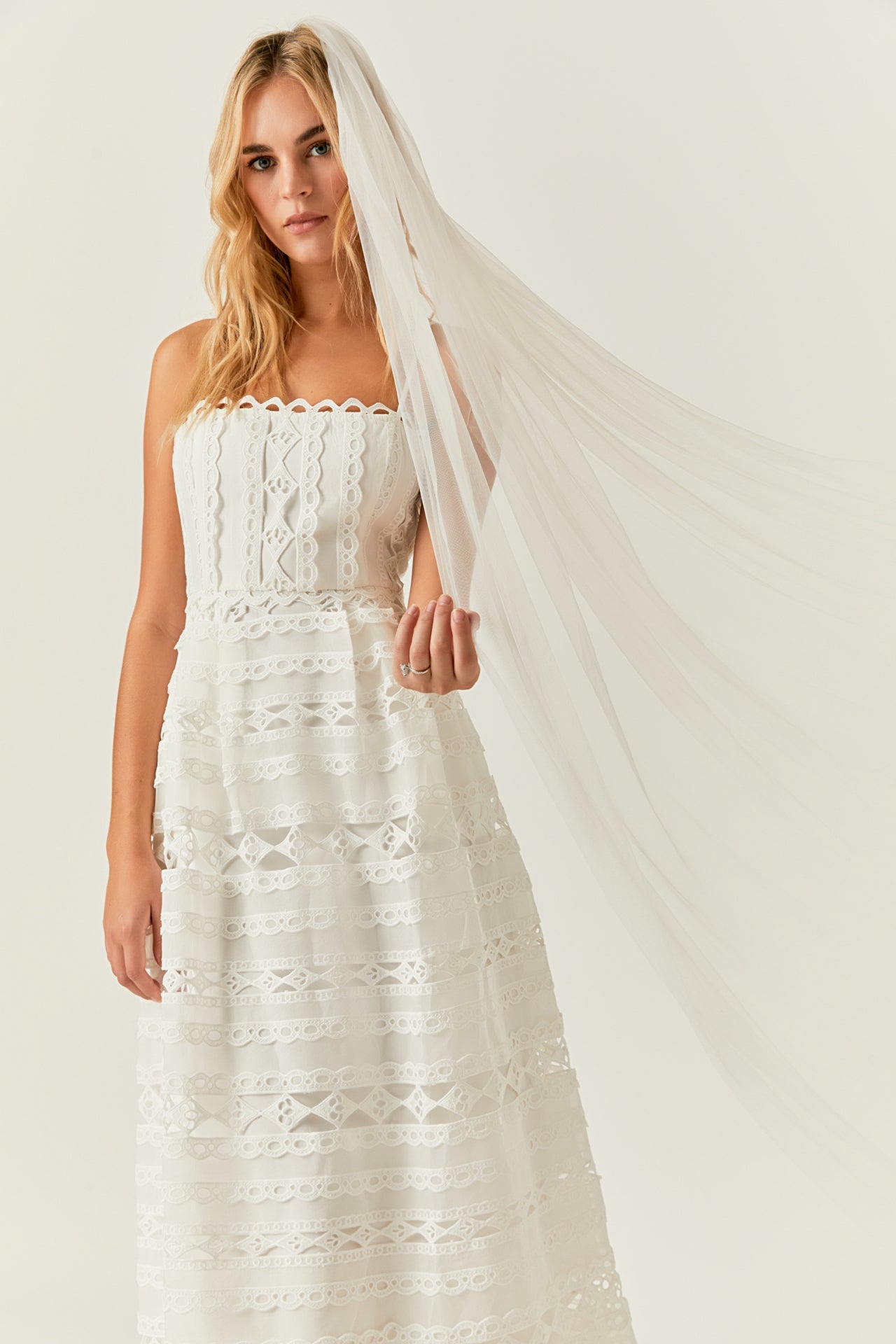 Luna – Lace Maxi Dress